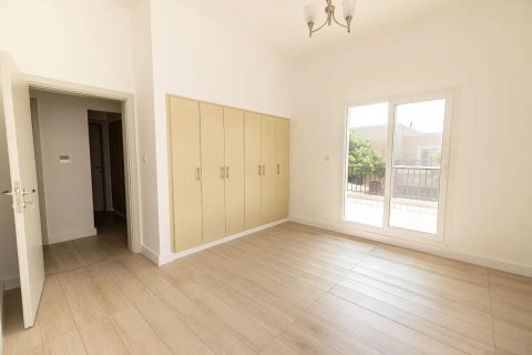 Villa en Dubai Silicon Oasis, Dubai, 4 dormitorios, 288 m², № 134013 - foto 12