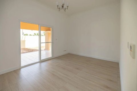 Villa en Dubai Silicon Oasis, Dubai, 4 dormitorios, 288 m², № 134013 - foto 6