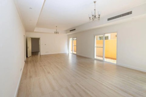 Villa en Dubai Silicon Oasis, Dubai, 4 dormitorios, 288 m², № 134013