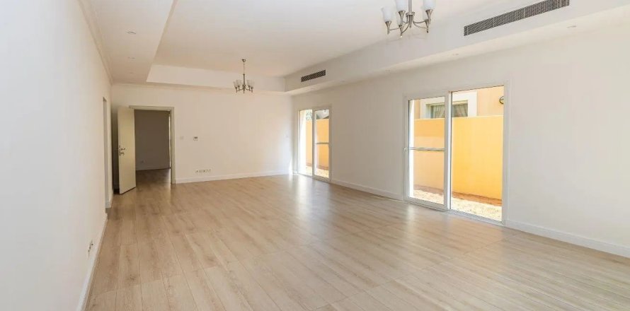 Villa en Dubai Silicon Oasis, Dubai, 4 dormitorios, 288 m², № 134013