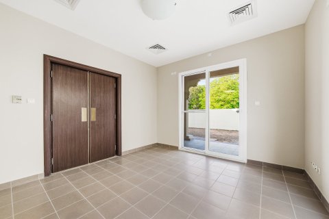 Villa en Dubai Silicon Oasis, Dubai, 4 dormitorios, 288 m², № 134015 - foto 5