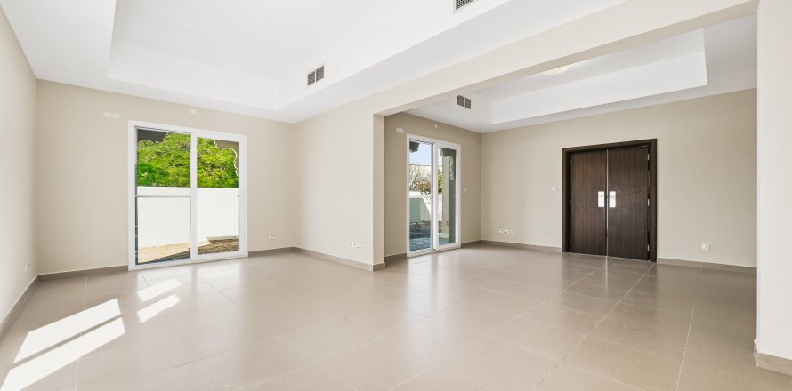 Villa en Dubai Silicon Oasis, Dubai, 4 dormitorios, 288 m², № 134015