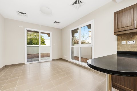 Villa en Dubai Silicon Oasis, Dubai, 4 dormitorios, 288 m², № 134015 - foto 7