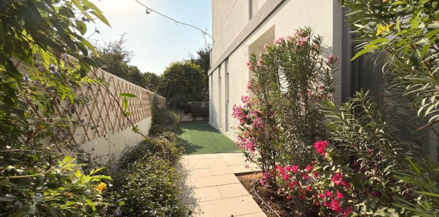 Townhouse in Tilal Al Ghaf, Dubai 4 bedrooms, 197.6 sq.m. № 124242