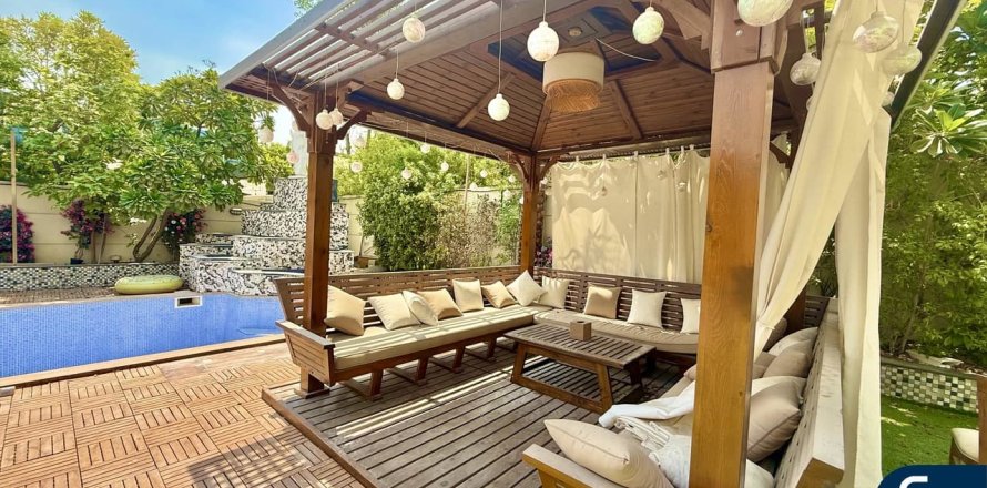 Villa in Legacy, Jumeirah Park, Dubai 4 bedrooms, 465 sq.m. № 76527