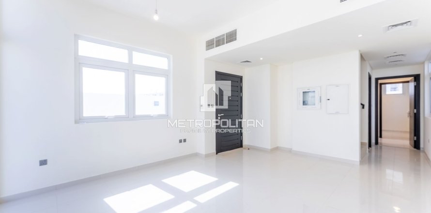 Вилла в DAMAC Hills (Akoya by DAMAC), Дубай, 3 спальни, 191м², № 8831