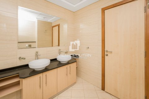 Apartment in Dubai Marina, Dubai 2 bedrooms, 170 sq.m. № 8842 - photo 21