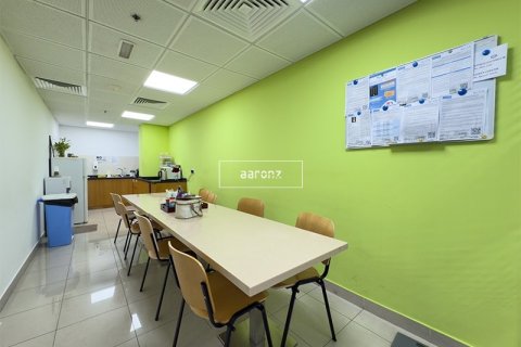 Oficina en Jumeirah Lake Towers, Dubai, 126 m², № 49679 - foto 24