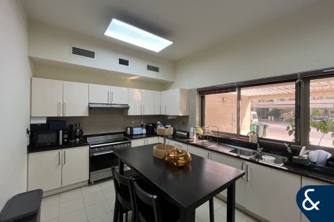 Снять в аренду таунхаус в Meydan, Дубай: 3 спальни, 259м², № 76751 - фото 7