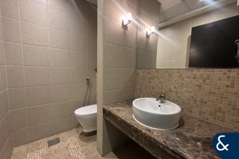 Снять в аренду виллу в Legacy, Jumeirah Park, Дубай: 3 спальни, 549м², № 76749 - фото 5