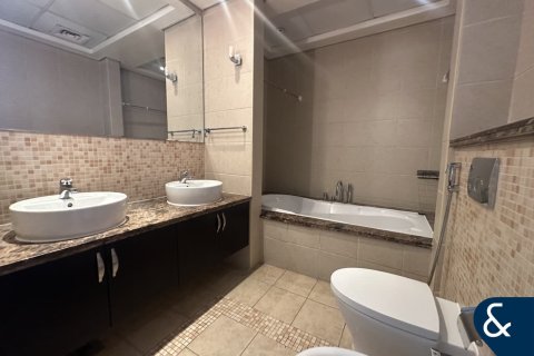 Снять в аренду виллу в Legacy, Jumeirah Park, Дубай: 3 спальни, 549м², № 76749 - фото 13