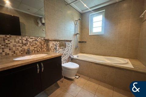 Снять в аренду виллу в Legacy, Jumeirah Park, Дубай: 3 спальни, 549м², № 76749 - фото 10