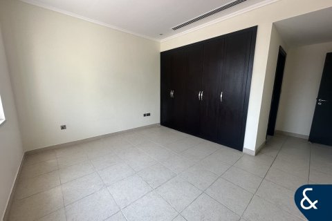 Снять в аренду виллу в Legacy, Jumeirah Park, Дубай: 3 спальни, 549м², № 76749 - фото 7