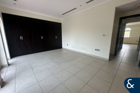 Снять в аренду виллу в Legacy, Jumeirah Park, Дубай: 3 спальни, 549м², № 76749 - фото 11