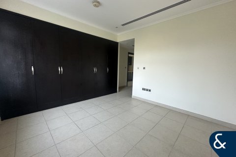 Снять в аренду виллу в Legacy, Jumeirah Park, Дубай: 3 спальни, 549м², № 76749 - фото 9