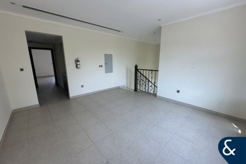 Снять в аренду виллу в Legacy, Jumeirah Park, Дубай: 3 спальни, 549м², № 76749 - фото 6