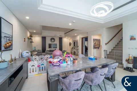 Villa en Victory Heights, Dubai Sports City, Dubai, 4 dormitorios, 311 m², № 75599 - foto 4