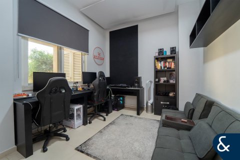 Villa en Victory Heights, Dubai Sports City, Dubai, 4 dormitorios, 311 m², № 75599 - foto 6