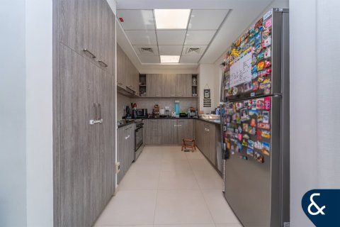 Villa en Victory Heights, Dubai Sports City, Dubai, 4 dormitorios, 311 m², № 75599 - foto 5