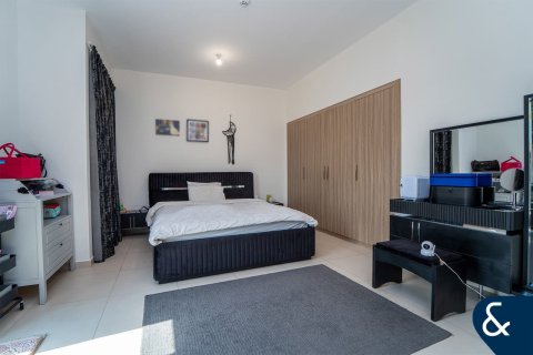 Villa en Victory Heights, Dubai Sports City, Dubai, 4 dormitorios, 311 m², № 75599 - foto 8