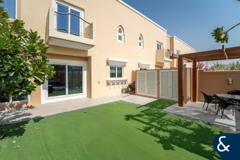 Villa en Victory Heights, Dubai Sports City, Dubai, 4 dormitorios, 311 m², № 75599 - foto 1
