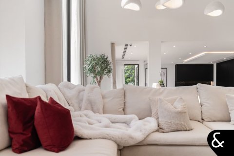 Villa en Jumeirah Islands, Dubai, 4 dormitorios, 466 m², № 75598 - foto 8