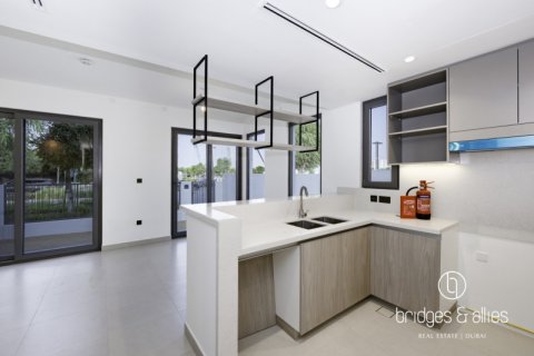 Villa in Tilal Al Ghaf, Dubai 4 bedrooms, 224 sq.m. № 89104 - photo 2