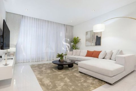 Купить квартиру в Dubai Land, Дубай: 2 спальни, 153м², № 121905 - фото 15