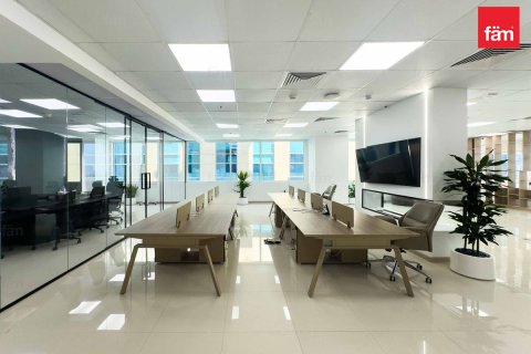 Снять в аренду офис в Бизнес-Бэе, Дубай: 181.7м², № 64142 - фото 3