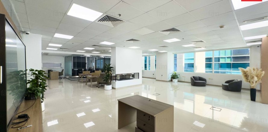 Офис в Бизнес-Бэе, Дубай, 181.7м², № 64142