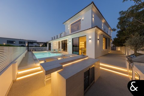 Купить виллу в Джумейра Гольф Эстейтс, Дубай: 5 спален, 901м², № 78979 - фото 2