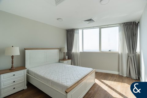 Apartment in Dubai Marina, Dubai 4 bedrooms, 228 sq.m. № 78912 - photo 19