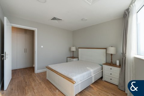 Apartment in Dubai Marina, Dubai 4 bedrooms, 228 sq.m. № 78912 - photo 18