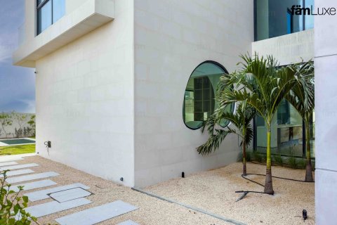 Villa à Dubai, 5 chambres, 718.3 m², № 41760 - photo 2