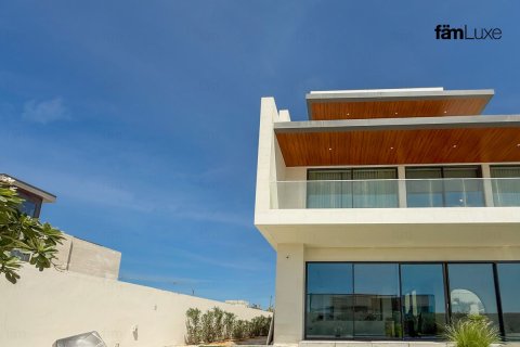 Villa en Dubai, 5 dormitorios, 718.3 m², № 41760 - foto 1